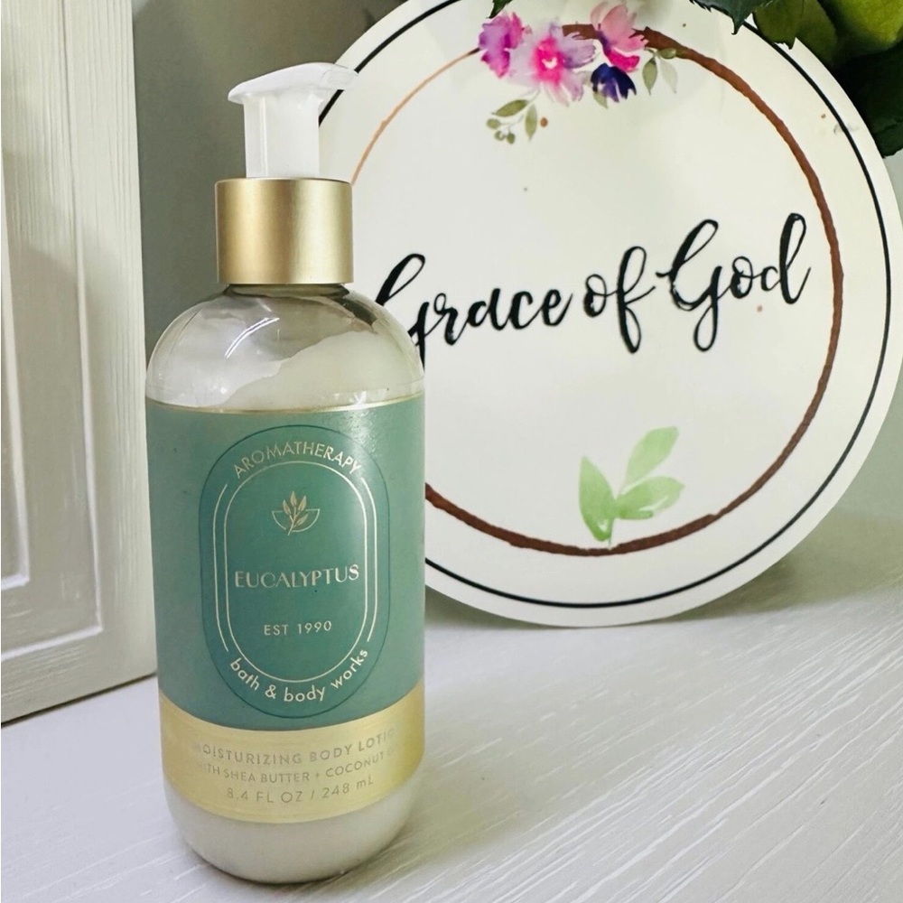 Bath & Body Works Eucalyptus Aromatherapy Lotion - Green and White